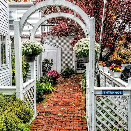 Clark Currier Inn-2
